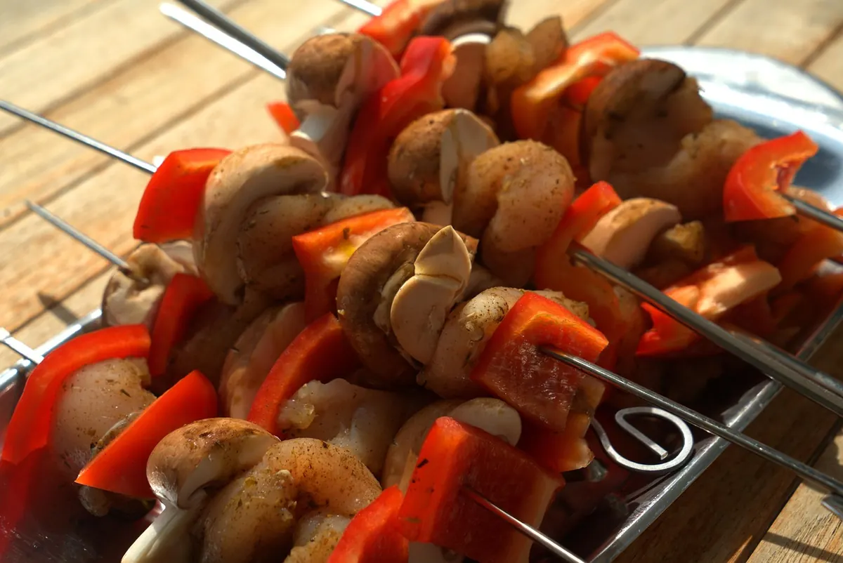 Charcoal vs Gas BBQ Grills: A Beginner's UK Buying Guide
